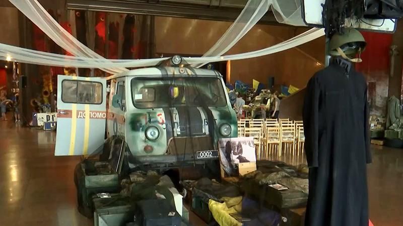 Личные вещи погибших Героев АТО выставили в столичном музее Личные вещи погибших Героев АТО выставили в столичном музее