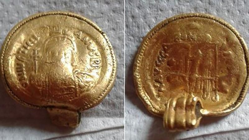 У Великобританії знайшли унікальну прикрасу із золота, якій понад 1500 років