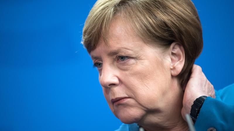 Меркель отреагировала на выдвижение экс-канцлера ФРГ в совет "Роснефти" Меркель отреагировала на выдвижение экс-канцлера ФРГ в совет "Роснефти"