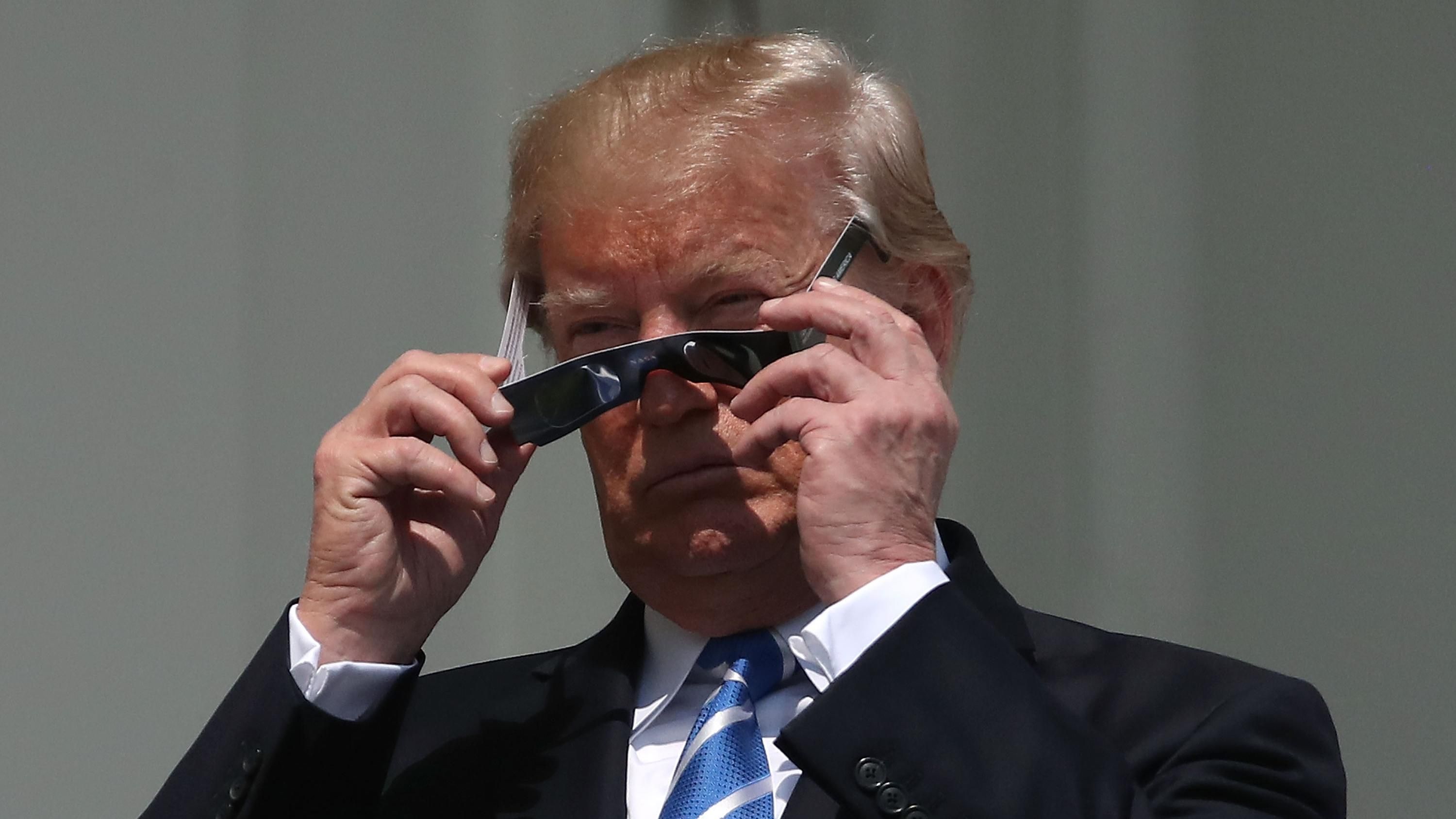 Як найдовше сонячне затемнення шокувало Трампа: емоційні фото та відео 