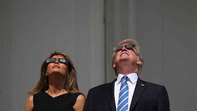 Найдовше сонячне затемнення: як політики і спортсмени спостерігали за унікальним явищем