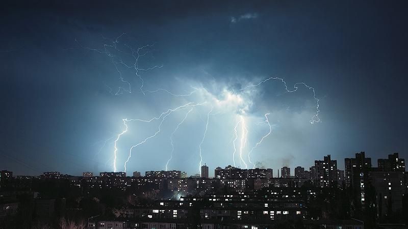 Україну накриють потужні зливи з шквальним вітром: оголосили штормове попередження 