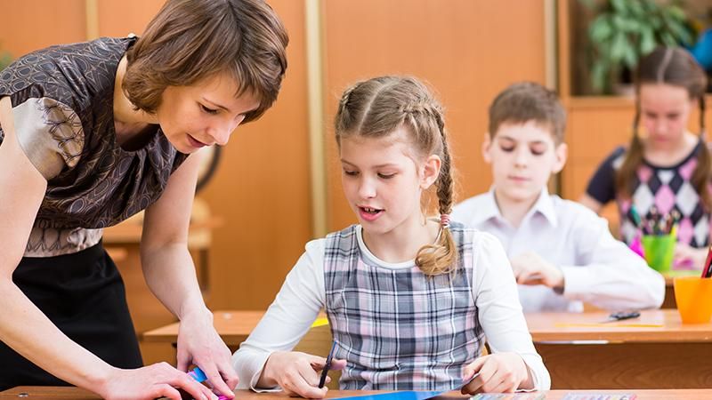 Гройсман анонсував суттєве підвищення зарплат вчителям Гройсман анонсував суттєве підвищення зарплат вчителям