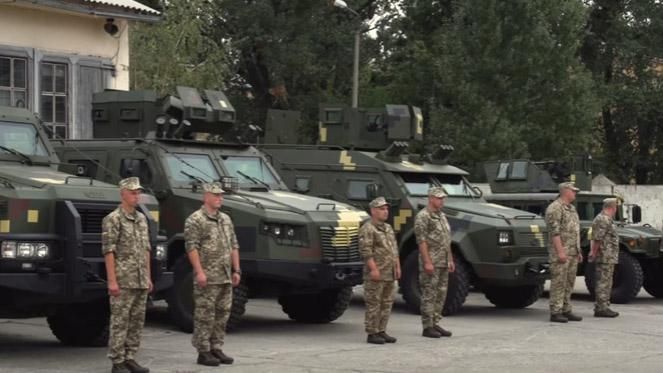 Виставку військової техніки до Дня Незалежності відкрили у Києві