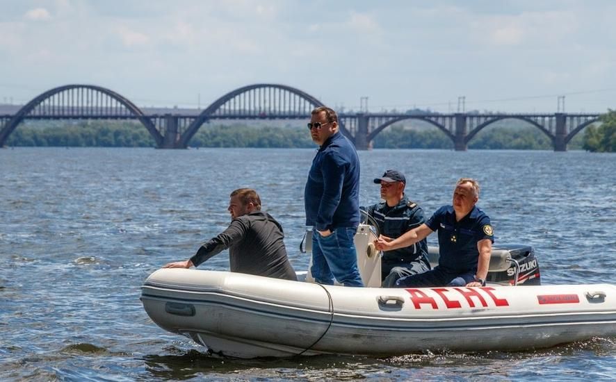 Золоте дно під Центральним мостом Дніпра Золоте дно під Центральним мостом Дніпра