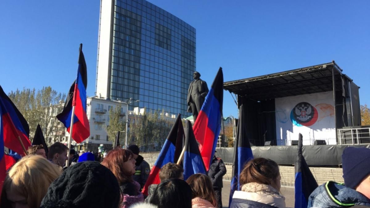Нищета и вождизм: как оккупирован Донецк стал похож на обшарпанный СССР