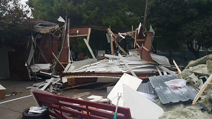 У Києві потрощили тимчасові споруди: КМДА назвала причину У Києві потрощили тимчасові споруди: КМДА назвала причину