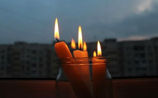 В Києві близько ста будинків опинилися без світла: горіли підземні кабелі В Києві близько ста будинків опинилися без світла: горіли підземні кабелі