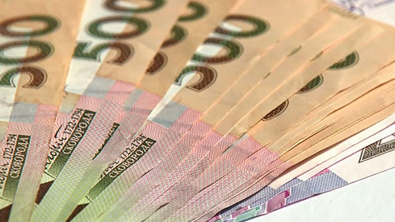 Кабмін обмежив премії держвиконавцям Кабмін обмежив премії держвиконавцям