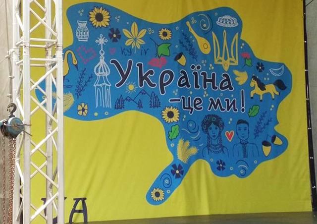Через карту України без Криму у Броварах звільняється чиновниця міськради Через карту України без Криму у Броварах звільняється чиновниця міськради