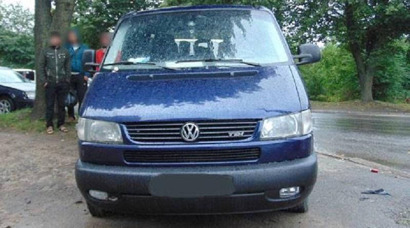 У Рівному з авто на очах у водія викрали майже мільйон гривень: фото У Рівному з авто на очах у водія викрали майже мільйон гривень: фото