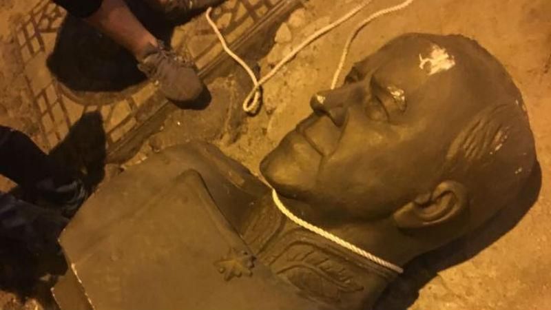 "Файно відсвяткували День Незалежності": в Одесі повалили бюст Жукова "Файно відсвяткували День Незалежності": в Одесі повалили бюст Жукова