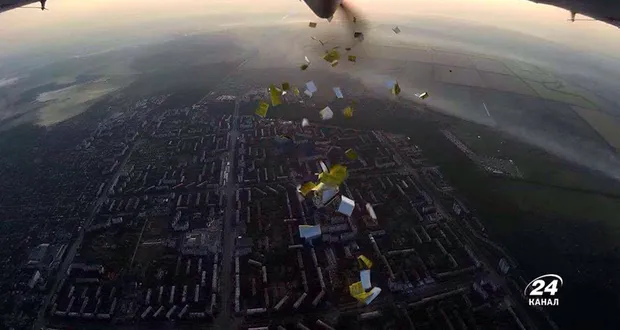 Луганськ закидали патріотичними листівками Луганськ закидали патріотичними листівками