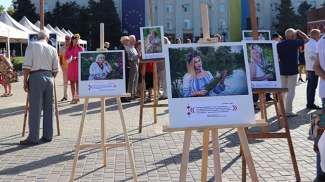 У Херсоні відкрили незвичайну жіночу фотовиставку