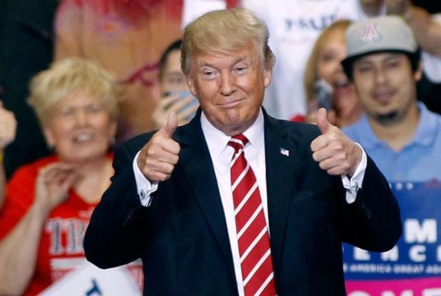 Трамп опублікував у соцмережі фото, на якому він "затемнює" Обаму Трамп опублікував у соцмережі фото, на якому він "затемнює" Обаму