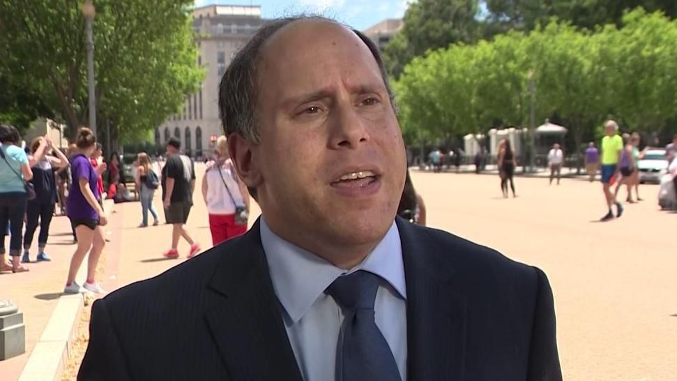 Як працює кремлівська пропаганда: розповідь американського журналіста Як працює кремлівська пропаганда: розповідь американського журналіста