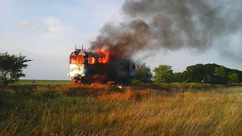 На Вінничині під час руху загорівся приміський потяг: з'явились моторошні фото На Вінничині під час руху загорівся приміський потяг: з'явились моторошні фото