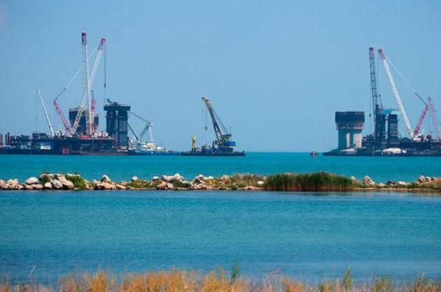 Росія перекриває Керченську протоку: стало відомо, коли і на скільки Росія перекриває Керченську протоку: стало відомо, коли і на скільки