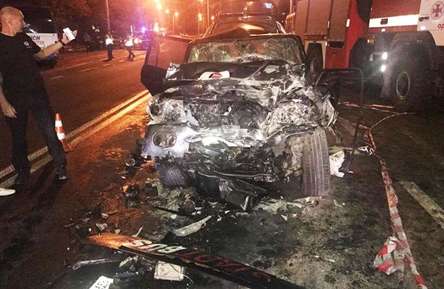 Авто влетіло в автобус в Одесі: є жертви та багато постраждалих Авто влетіло в автобус в Одесі: є жертви та багато постраждалих