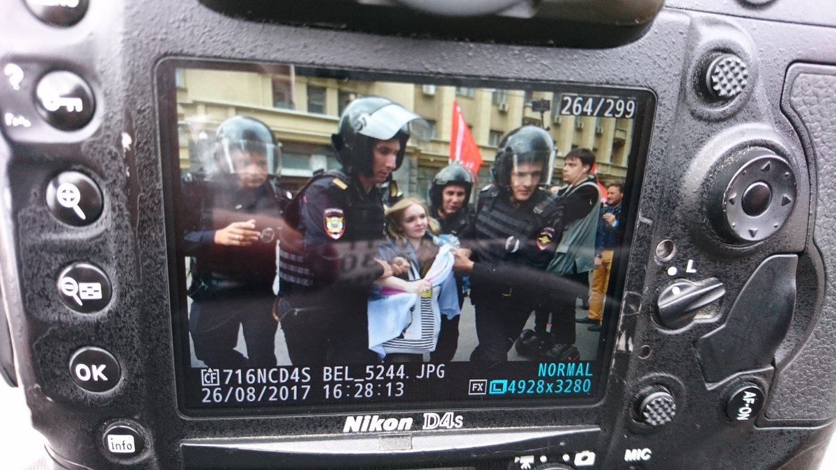 В Москве начали задерживать участников акции "За свободный интернет" В Москве начали задерживать участников акции "За свободный интернет"