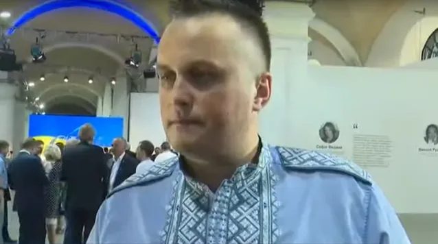 Назар Холодницький у вишиванці з погонами Назар Холодницький у вишиванці з погонами