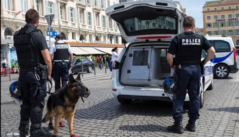 Мужчина с ножом напал на прохожих в Марселе: есть раненые