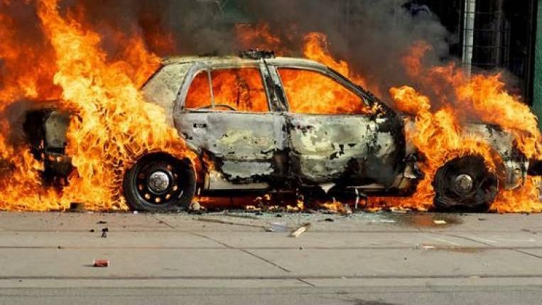У Києві на ходу загорівся автомобіль