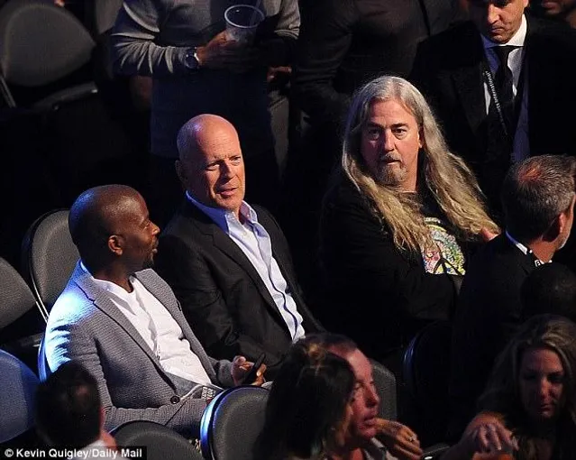 Брюс Вілліс прийшов подивитись історичний поєдинок Брюс Вілліс прийшов подивитись історичний поєдинок