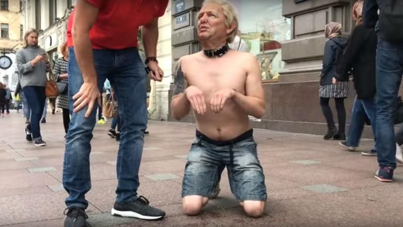Розлюбили: в Росії влаштували виставу з "псом-Трампом"