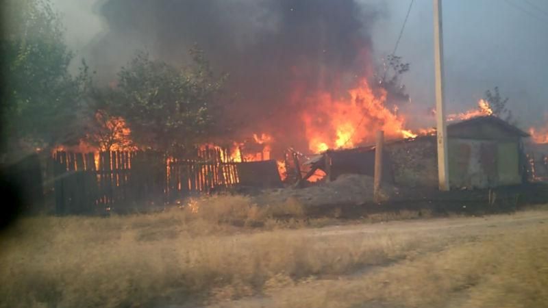 Потужна пожежа на окупованій Луганщині: будинки спалахували, як сірники 