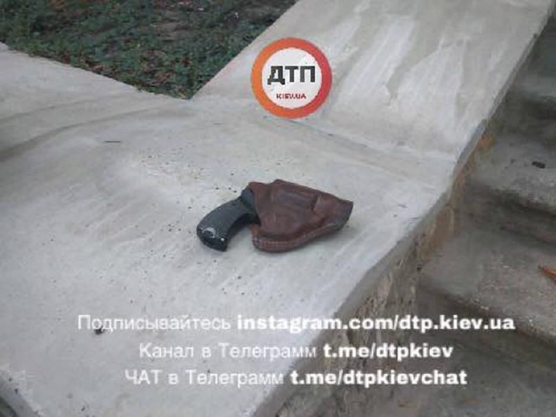 У київському парку чоловік влаштував стрілянину
