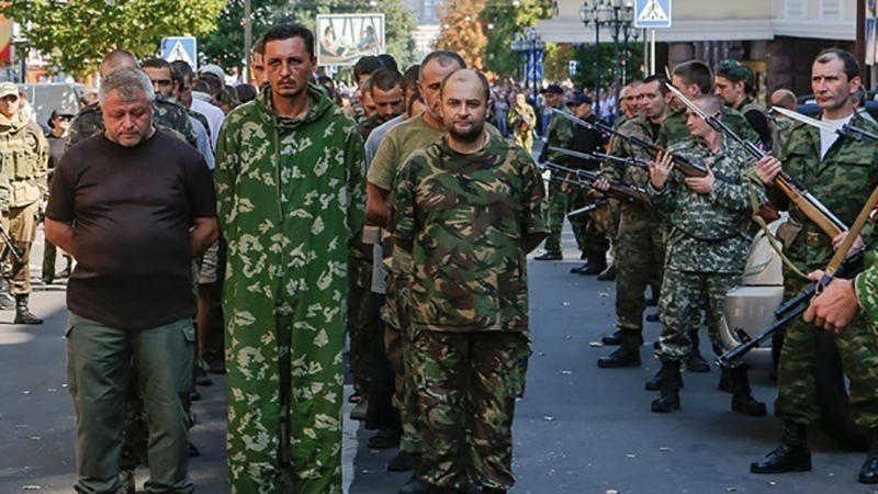 Як українка героїчно визволяла родича із полону російських найманців Як українка героїчно визволяла родича із полону російських найманців