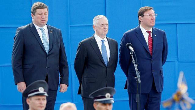 Шеф Пентагона уже одобрил предоставление Украине летального оружия, – The Wall Street Journal