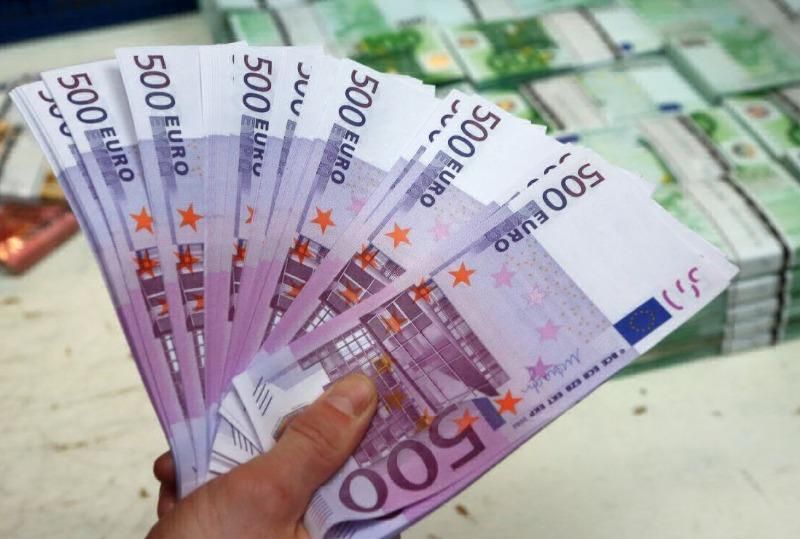 Скільки українські заробітчани перевели коштів з Німеччини: захмарна сума 