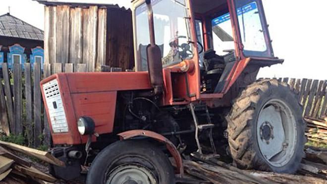 В России полицейские со стрельбой ловили пьяного тракториста: видео инцидента