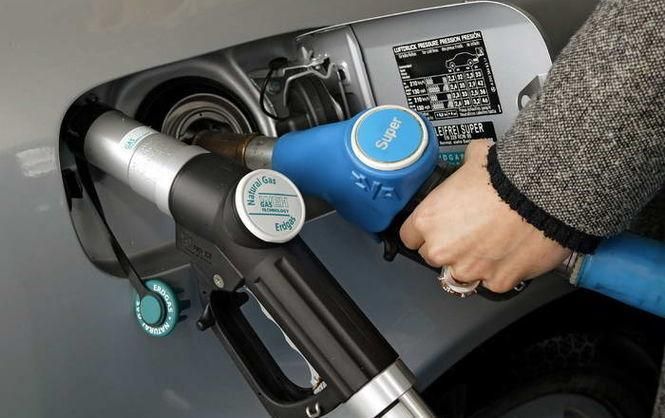 Гройсман пообіцяв розібратись підвищенням цін на автогаз Гройсман пообіцяв розібратись підвищенням цін на автогаз