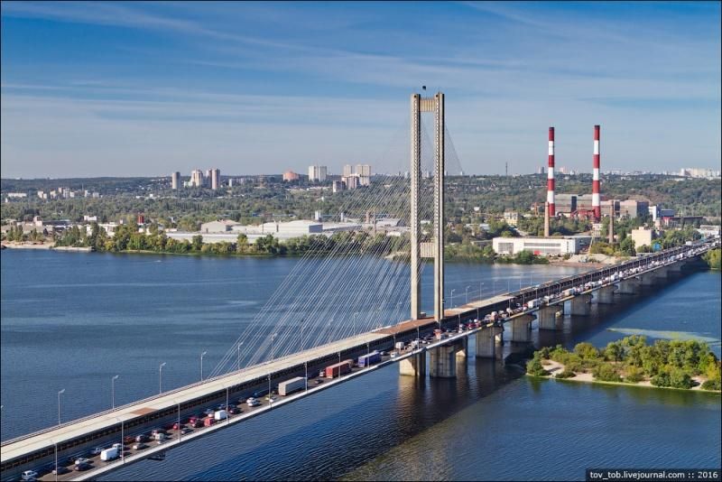 Транспортний колапс назріває у Києві через перекриття Південного мосту