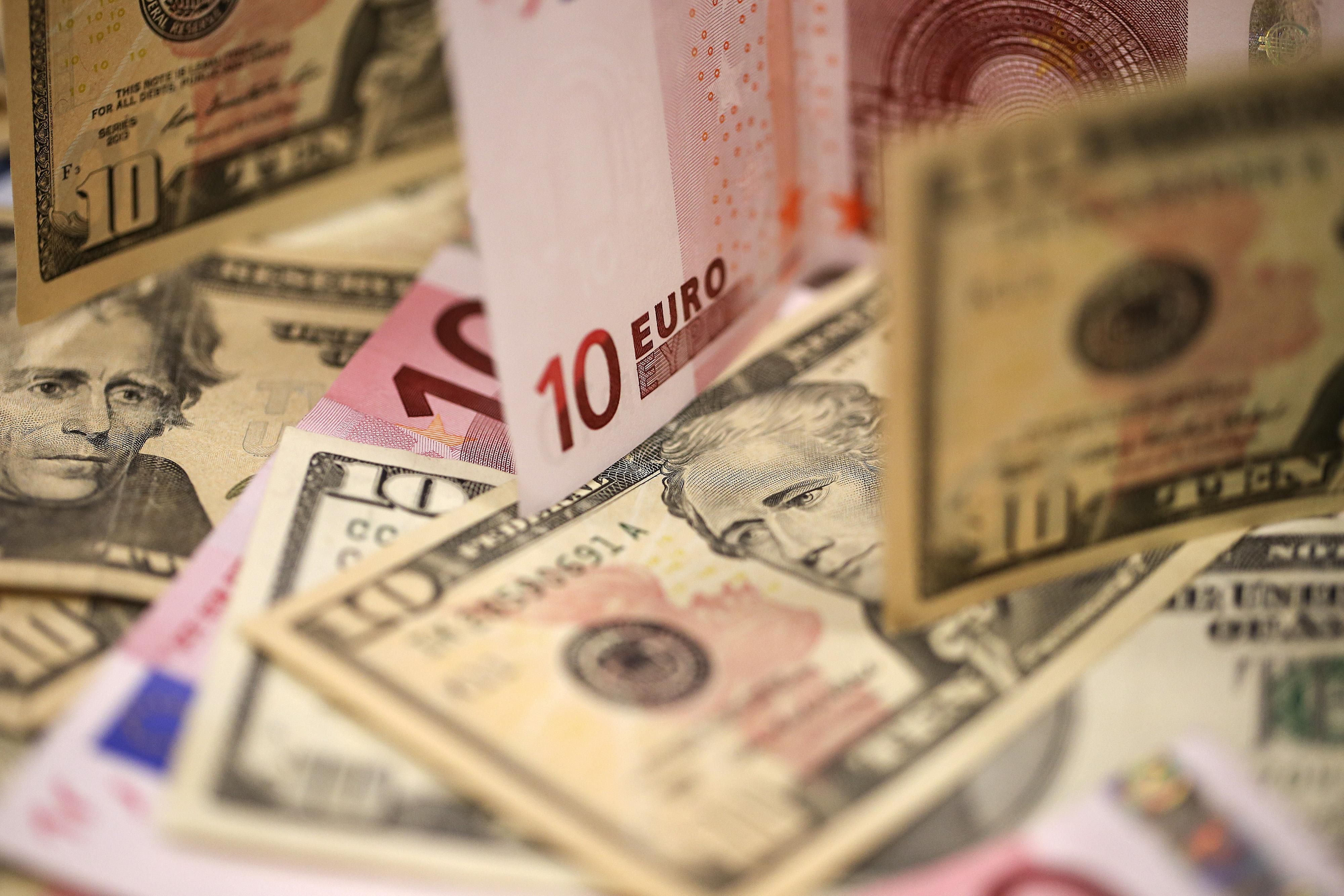 Готівковий курс долара на 29-08-2017 та курс євро