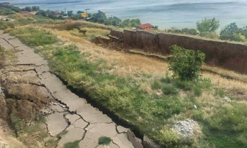 На Одещині стався масштабний зсув ґрунту: з'явилися фото