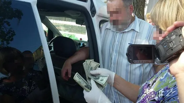 Декан брав хабарі за зарахування на денну форму навчання Декан брав хабарі за зарахування на денну форму навчання