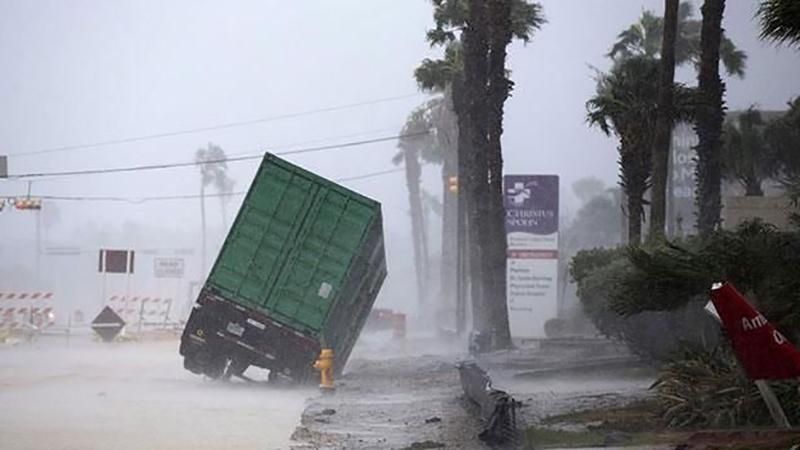 Кількість жертв урагану в Техасі зросла до 30