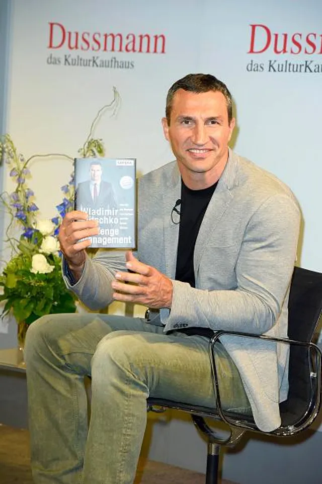 Володимир Кличко презентував власну книгу Володимир Кличко презентував власну книгу