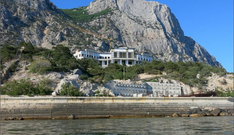 Друзья Путина завладели виллой Януковича в Крыму Друзья Путина завладели виллой Януковича в Крыму