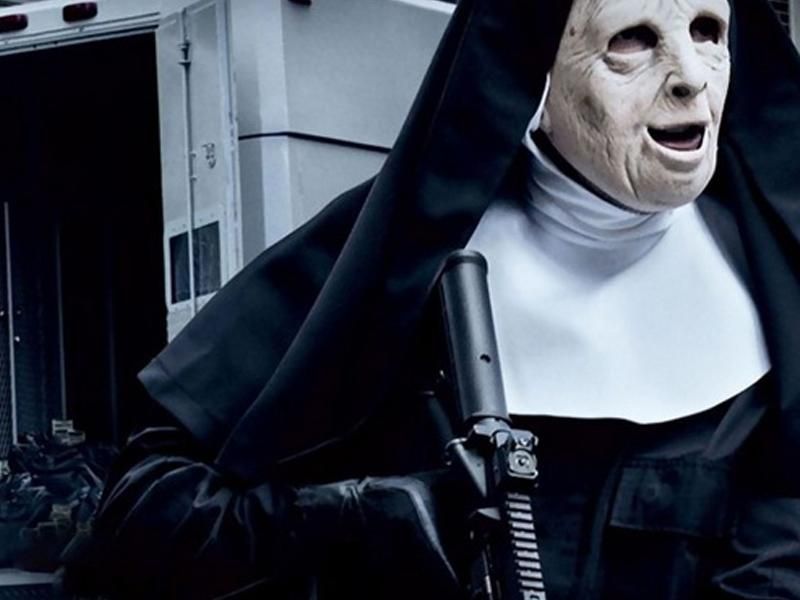 Две "монашки" хотели ограбить банк в США: видео Две "монашки" хотели ограбить банк в США: видео