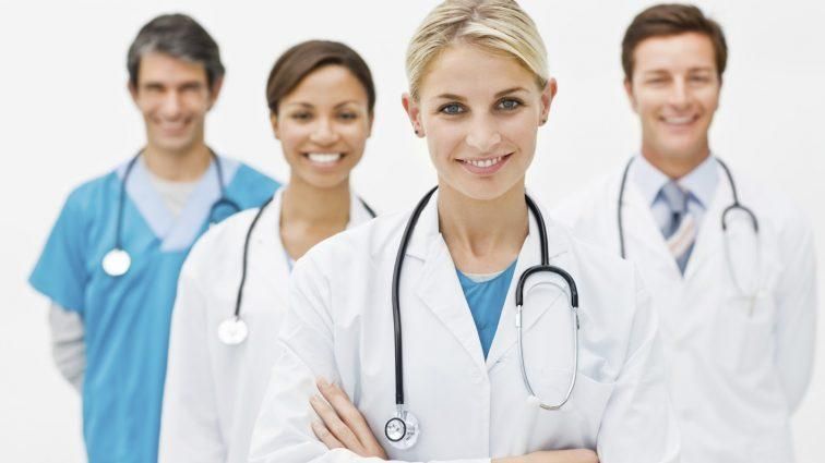 Кабмин почти вдвое поднял зарплаты будущих семейных врачей Кабмин почти вдвое поднял зарплаты будущих семейных врачей