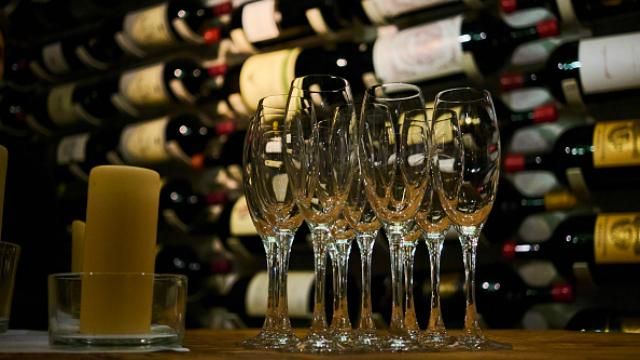 Воры украли из частного погреба вина на 250 тысяч евро: они залезли через катакомбы