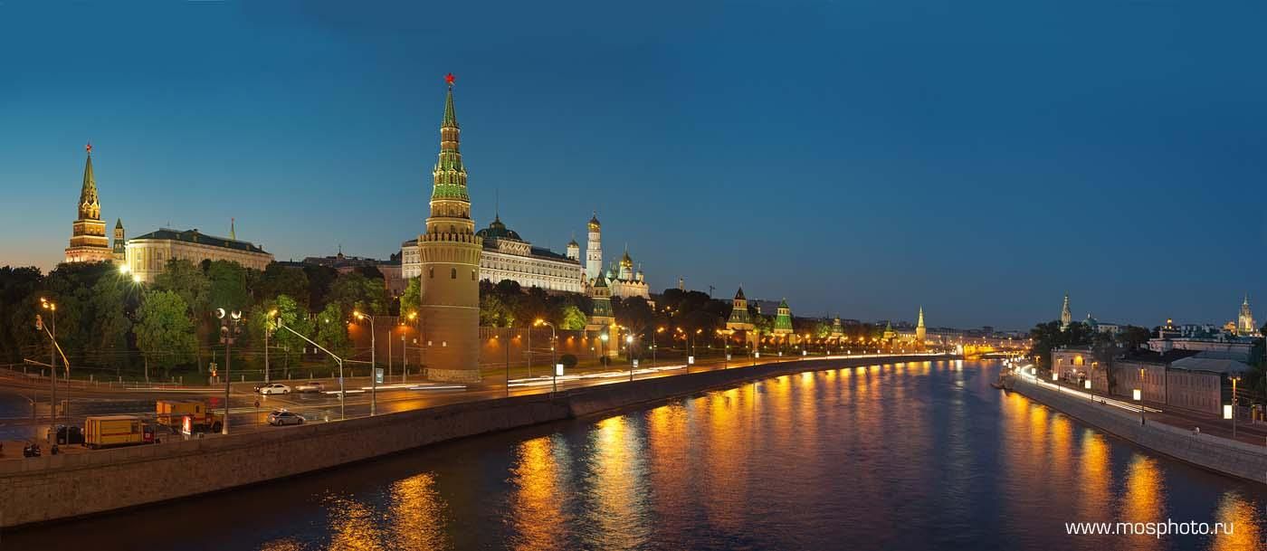 Грузовик врезался в толпу в центре Москвы, есть пострадавшие Грузовик врезался в толпу в центре Москвы, есть пострадавшие