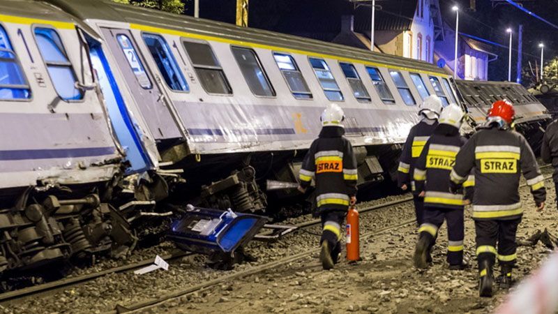 Два поезда столкнулись в Польше: есть много пострадавших