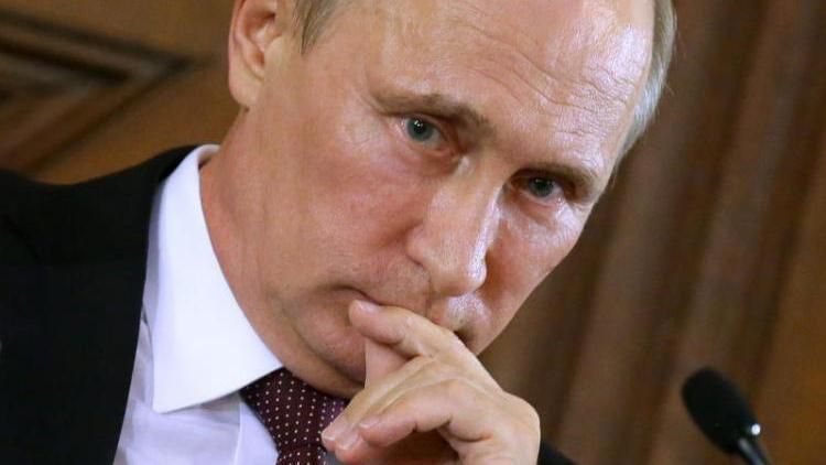 Проти нового звання Путіна протестують в Угорщині Проти нового звання Путіна протестують в Угорщині