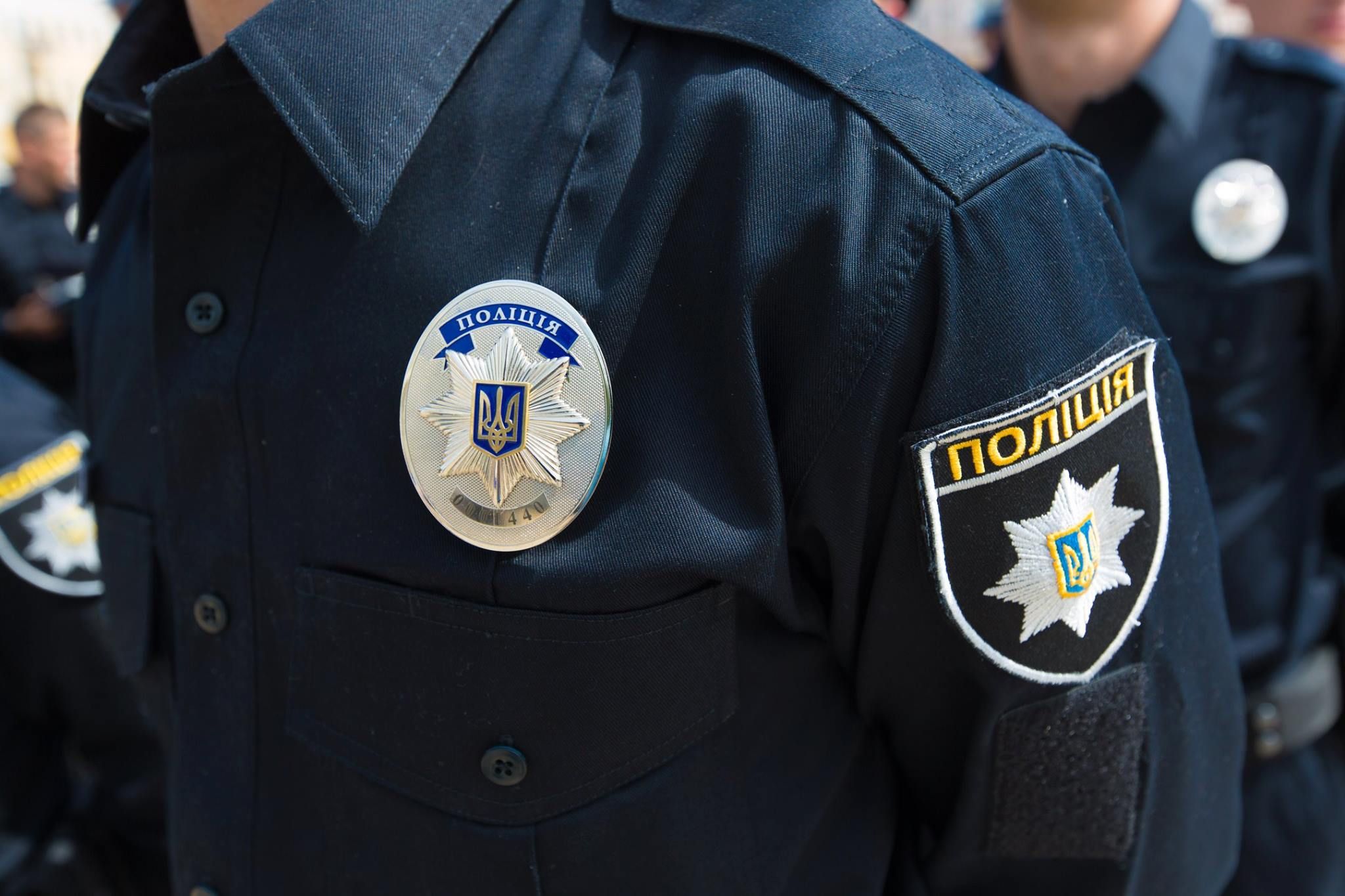 В Борисполе полицейским пришлось снимать пьяную женщину с 30-метровой башни: видео